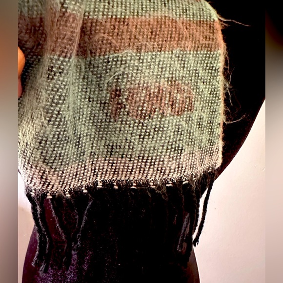 Fendi scarf - Picture 2 of 8